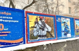 В центре Ростова-на-Дону проходит выставка детских рисунков, посвященных 30-летию МЧС России